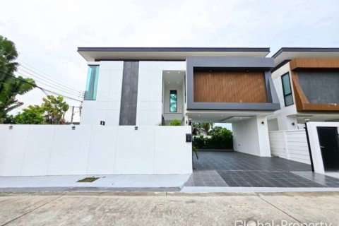 House in Pattaya, Thailand 3 bedrooms № 233295
