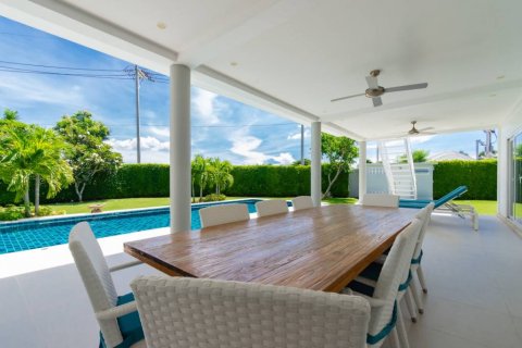 Villa in Hua Hin, Thailand 3 bedrooms № 114749 - photo 9