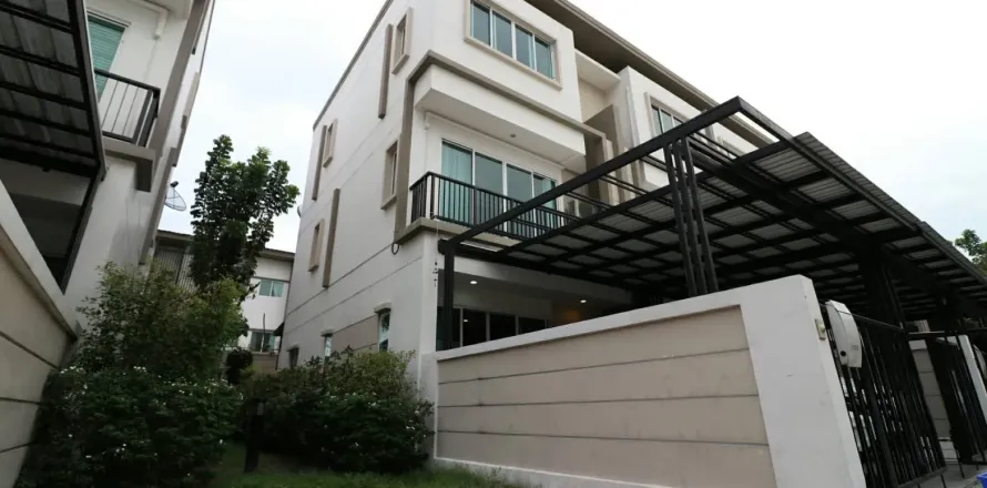 Таунхаус в Пхракханонге, Бангкок, Таиланд с 3 спальнями  № 153400