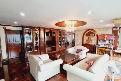 Condo à Watthana, Bangkok, Thaïlande, 3 chambres № 201102 - photo 2