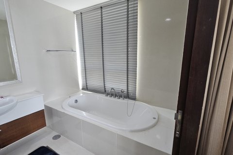Condo à Watthana, Bangkok, Thaïlande, 2 chambres № 201106 - photo 12