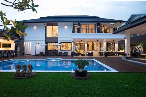 House in Chiang Mai, Thailand 5 bedrooms № 121739 - photo 1