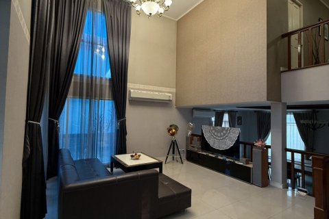 House in Bangkok, Thailand 4 bedrooms № 157885 - photo 2