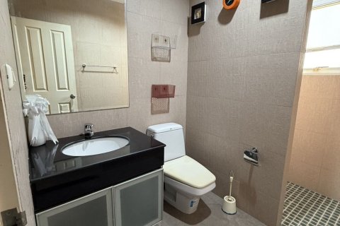 House in Bangkok, Thailand 4 bedrooms № 157885 - photo 13