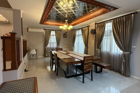 House in Bangkok, Thailand 4 bedrooms № 157885 - photo 7
