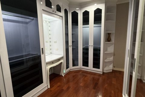 House in Bangkok, Thailand 4 bedrooms № 157885 - photo 9