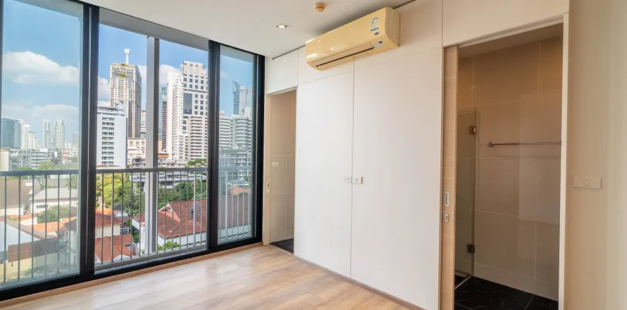 Studio in the Condo in Khlong Toei, Bangkok, Thailand  № 150357