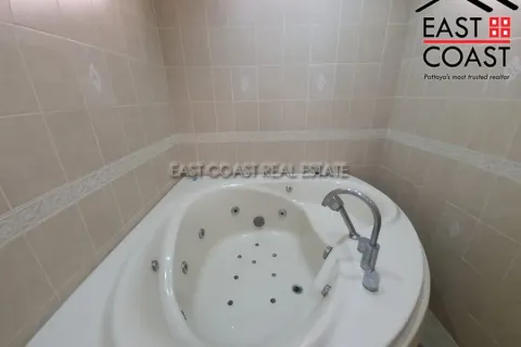 Casa de 3 dormitorios en Jomtien Beach, Pattaya, Tailandia № 212645 - foto 9