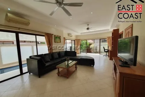 Casa de 3 dormitorios en Jomtien Beach, Pattaya, Tailandia № 212645 - foto 2