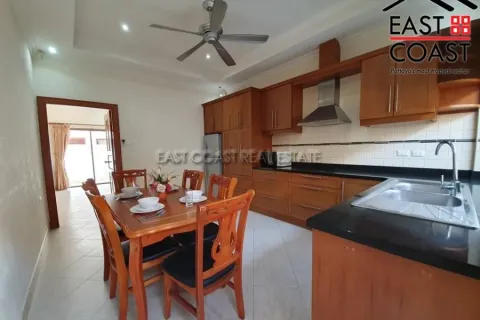 Casa de 3 dormitorios en Jomtien Beach, Pattaya, Tailandia № 212645 - foto 3