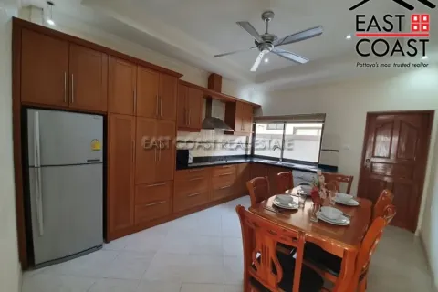 Casa de 3 dormitorios en Jomtien Beach, Pattaya, Tailandia № 212645 - foto 6