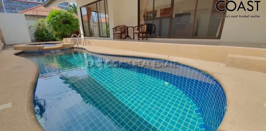 Casa de 3 dormitorios en Jomtien Beach, Pattaya, Tailandia № 212645