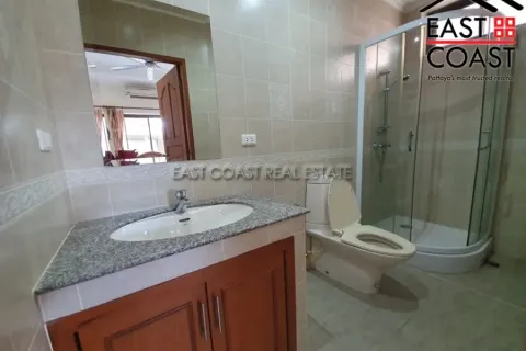 Casa de 3 dormitorios en Jomtien Beach, Pattaya, Tailandia № 212645 - foto 12