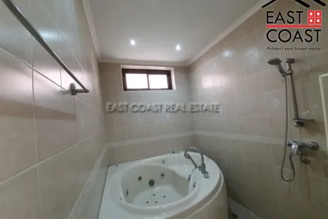 Casa de 3 dormitorios en Jomtien Beach, Pattaya, Tailandia № 212645 - foto 10