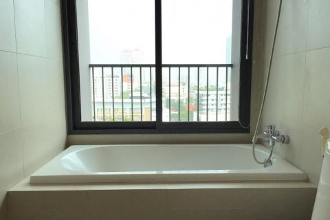 Studio in the Condo in Khlong Toei, Bangkok, Thailand  № 135634 - photo 4