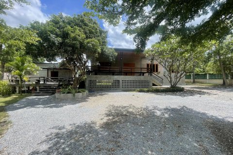House in Chiang Mai, Thailand 4 bedrooms № 121878 - photo 2