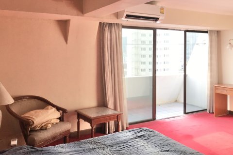 Condo à Khlong Toei, Bangkok, Thaïlande, 2 chambres № 200768 - photo 8