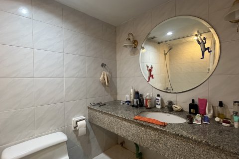 Condo à Khlong Toei, Bangkok, Thaïlande, 2 chambres № 200768 - photo 17