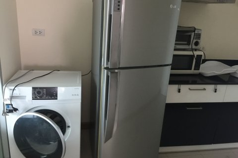 Condo à Khlong Toei, Bangkok, Thaïlande, 2 chambres  № 138062 - photo 1