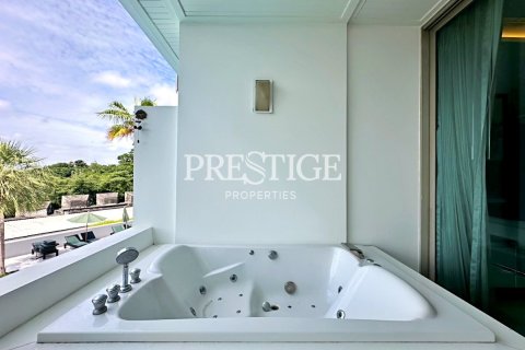 Condo in Pattaya, Thailand, 2 bedrooms № 198540 - photo 19