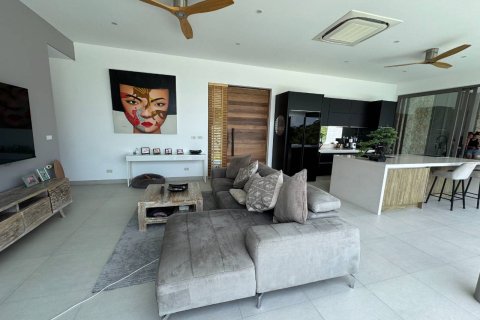 Villa in Ko Samui, Thailand 4 bedrooms № 179900 - photo 4