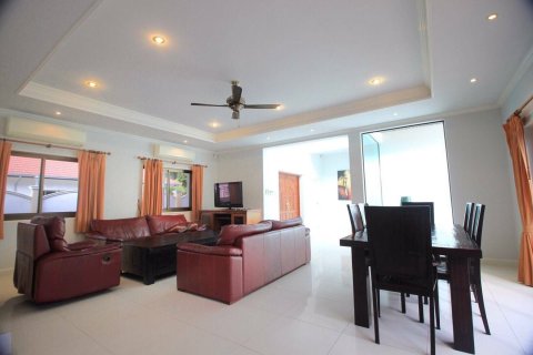 Вилла в Хуа Хине, Таиланд с 4 спальнями  № 171918 - фото 6