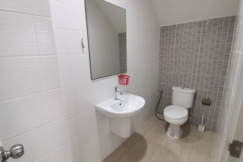 Таунхаус в Паттайе, Таиланд с 3 спальнями  № 171912 - фото 11