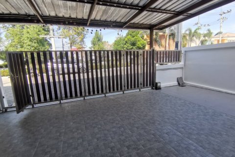 Таунхаус в Паттайе, Таиланд с 3 спальнями  № 171912 - фото 15