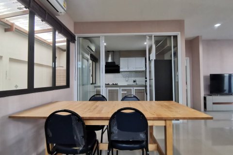 Таунхаус в Паттайе, Таиланд с 3 спальнями  № 171912 - фото 2