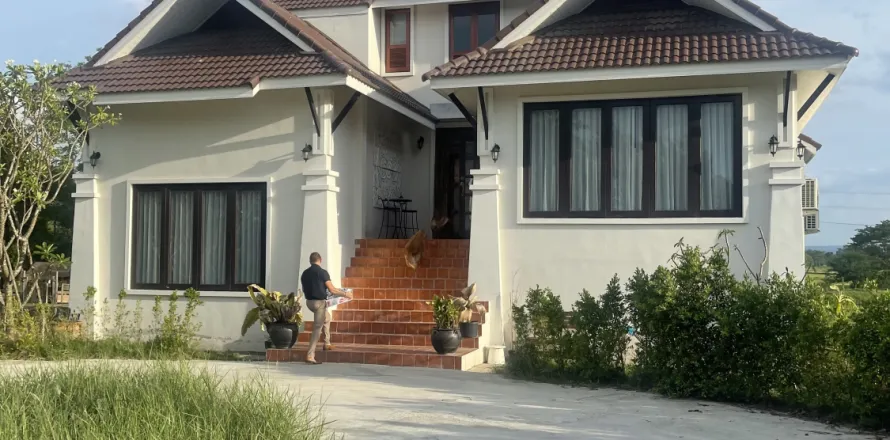 House in Sikhio, Thailand 3 bedrooms № 164598
