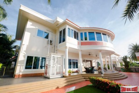 Bungalow in Pattaya, Thailand 7 bedrooms № 193971 - photo 5