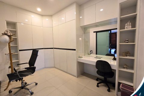 House in Phitsanulok, Thailand 6 bedrooms № 153032 - photo 9