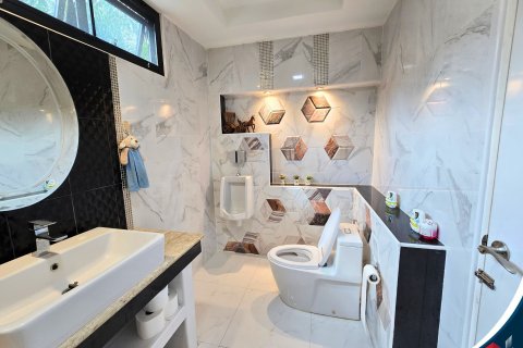 House in Phitsanulok, Thailand 6 bedrooms № 153032 - photo 13