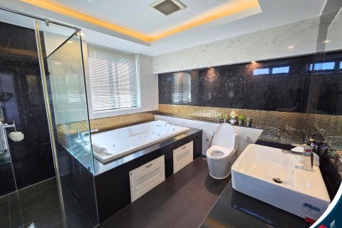 House in Phitsanulok, Thailand 6 bedrooms № 153032 - photo 11