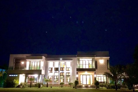 House in Phitsanulok, Thailand 6 bedrooms № 153032 - photo 15