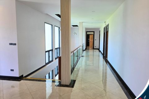 House in Phitsanulok, Thailand 6 bedrooms № 153032 - photo 10