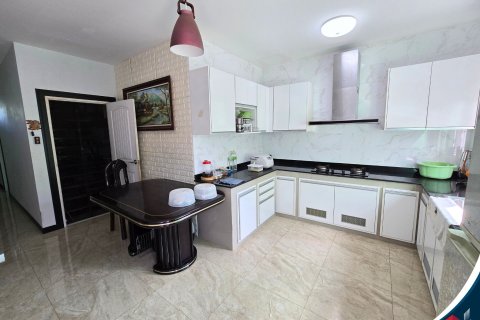 House in Phitsanulok, Thailand 6 bedrooms № 153032 - photo 14