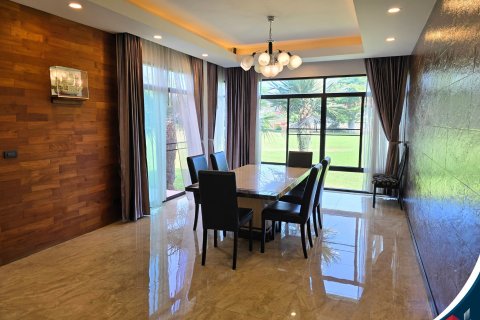 House in Phitsanulok, Thailand 6 bedrooms № 153032 - photo 3
