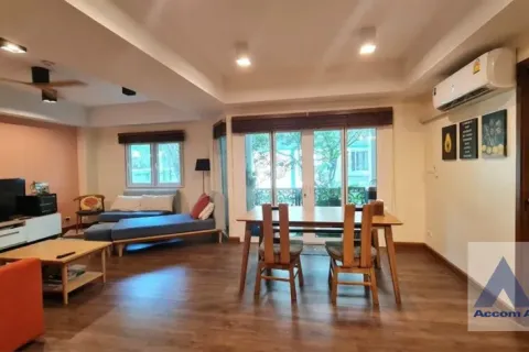 Condo in Huai Khwang, Bangkok, Thailand, 3 bedrooms  № 218676