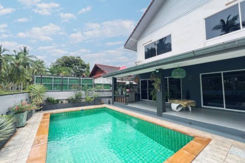 Villa in Ko Samui, Thailand 4 bedrooms № 146765 - photo 1