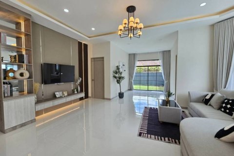 Villa in Pattaya, Thailand 4 bedrooms № 146768 - photo 5