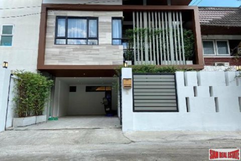 House in Bangkok, Thailand 3 bedrooms № 194004