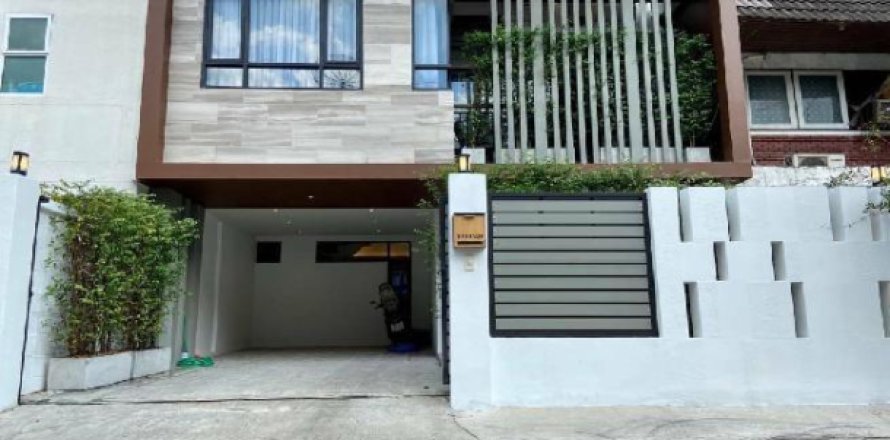House in Bangkok, Thailand 3 bedrooms № 194004