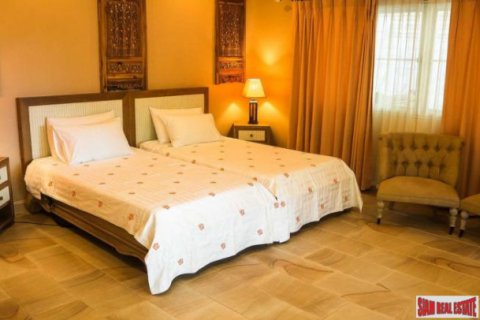 House in Chiang Mai, Thailand 5 bedrooms № 194006 - photo 2