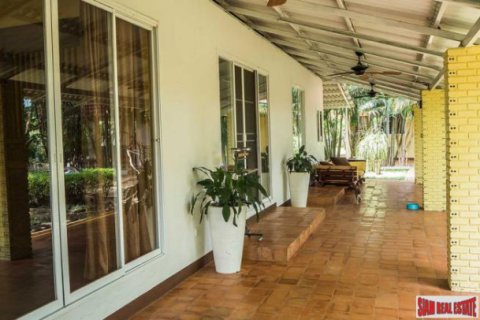 House in Chiang Mai, Thailand 5 bedrooms № 194006