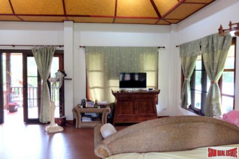 House in Chiang Mai, Thailand 5 bedrooms № 194005