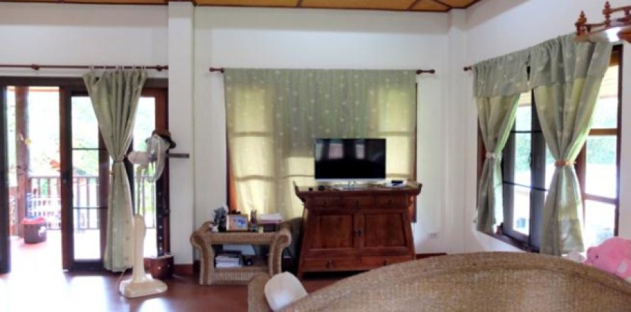 House in Chiang Mai, Thailand 5 bedrooms № 194005