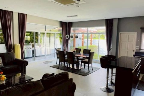 Villa in Pattaya, Thailand 3 bedrooms № 137686 - photo 9