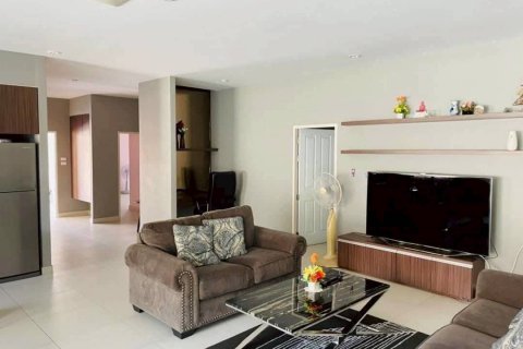 Villa in Pattaya, Thailand 3 bedrooms № 137686 - photo 2