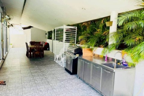 Villa in Pattaya, Thailand 3 bedrooms № 137686 - photo 14